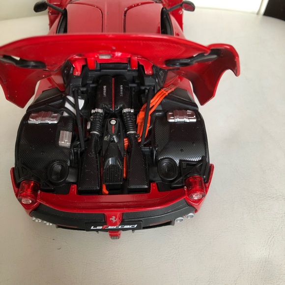 Ferrari LaFerrari Red - Picture 5 of 5